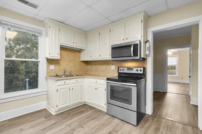 Building Photo - 1110 N Pasteur St