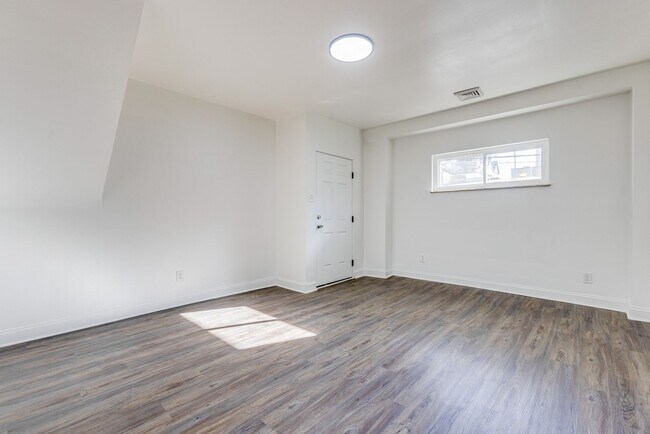 Building Photo - 2439 Arlington Ave