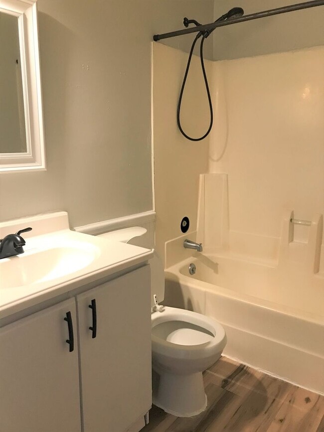 Building Photo - Charming 3 bedroom 2 bathroom Home In Aragona Village!