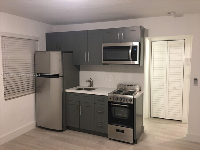Building Photo - 19 Sidonia Ave