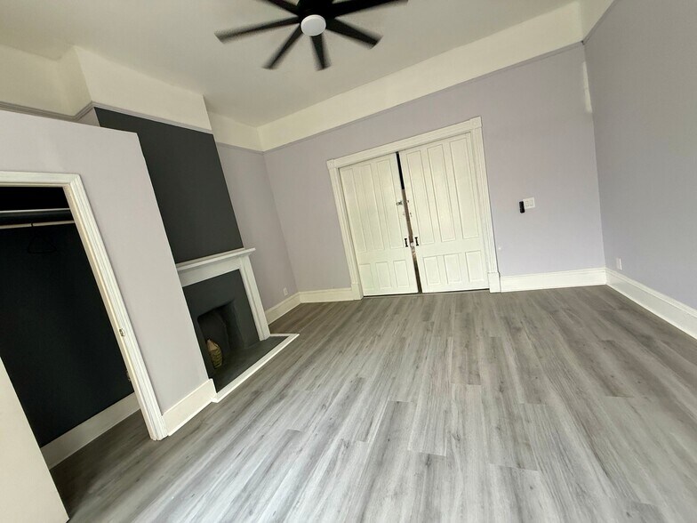 Building Photo - 320 W Hall St