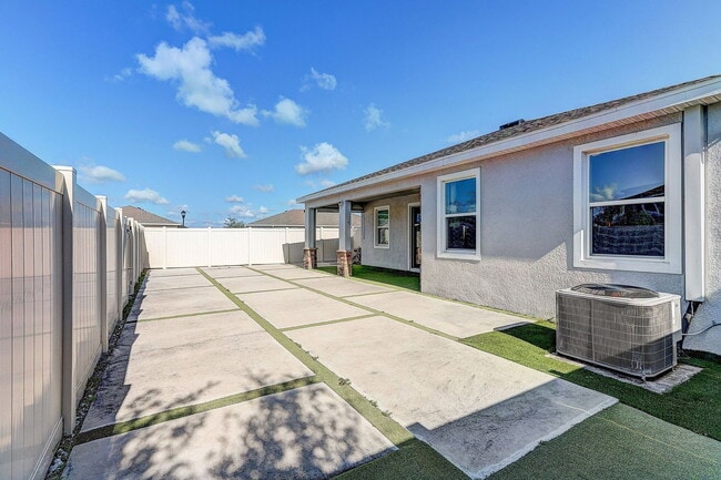 Building Photo - 32848 Sand Creek Dr