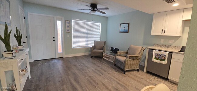 Building Photo - 434 Tudor Dr