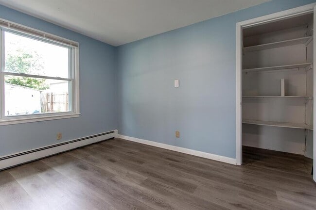 Building Photo - 725 7th Ave SE