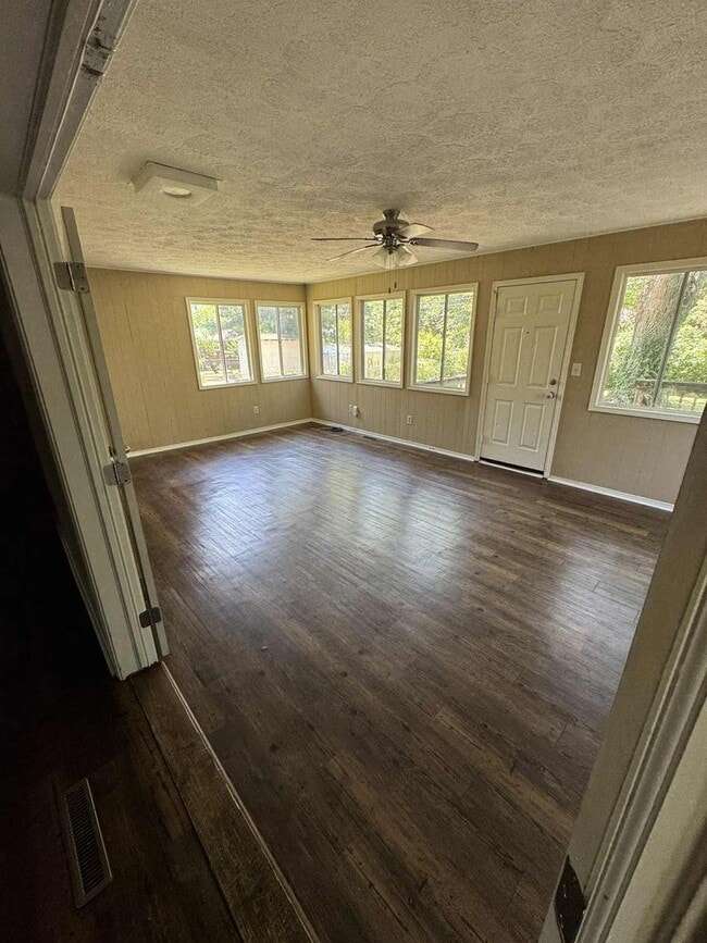 Building Photo - Cute 3 bedroom house in southwest Springfi...