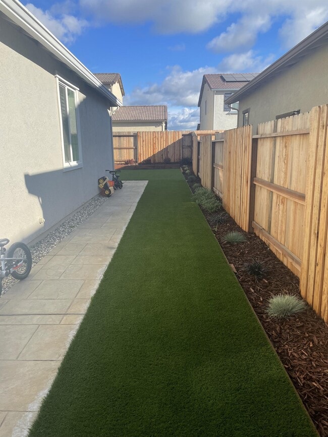 Building Photo - 10431 Arnado St