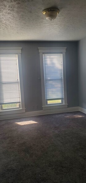 West facing front room with tall windows - 131 S 7th St