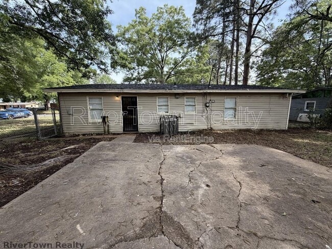 Building Photo - 4825 Bridgedale Ave