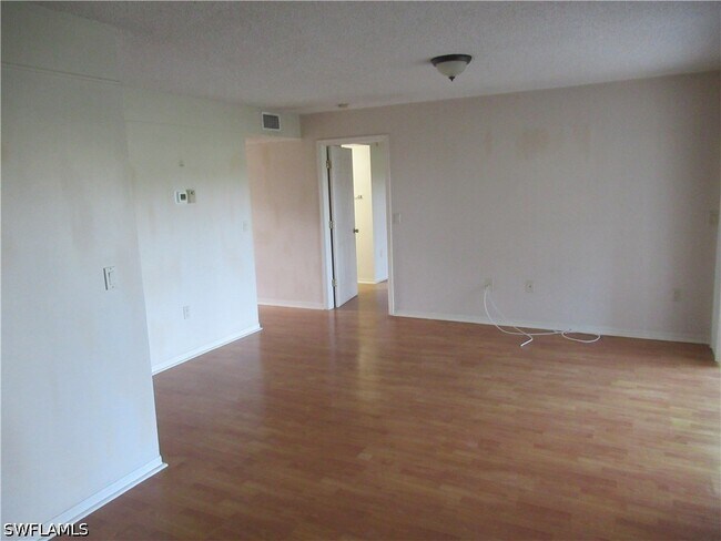Building Photo - 441 Quail Forest Blvd
