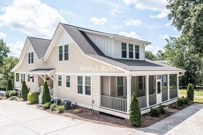 Building Photo - 911 Rosehill Ave