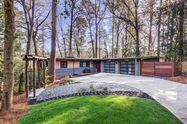 Building Photo - 1921 Walthall Dr NW