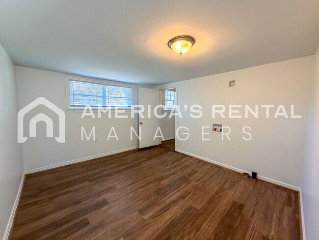 Building Photo - Charming & Spacious Graysville Home for Rent!