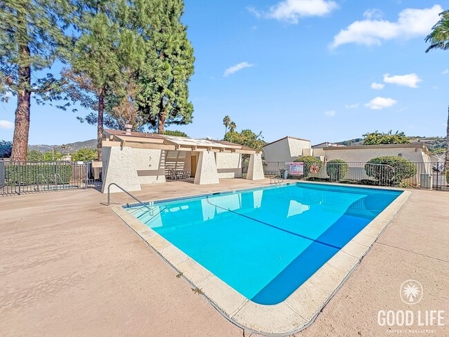 Building Photo - Great 2B/2BA Townhome in Escondido w/ AC, ...