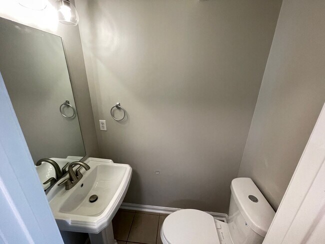 Building Photo - Cute, Efficient, and Affordable Home