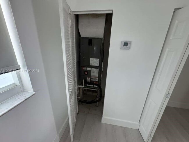 Building Photo - 230 E 56th St