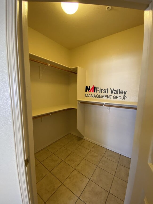 Building Photo - 1 Bedroom, 1 Bath