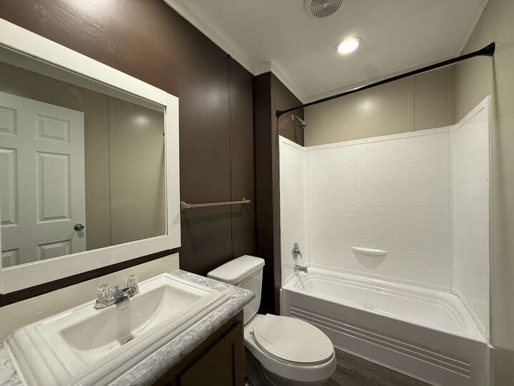 Building Photo - 118 E Semands St