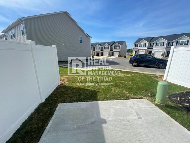 Building Photo - Brand New 3bd/2.5ba Townhome in Trinity