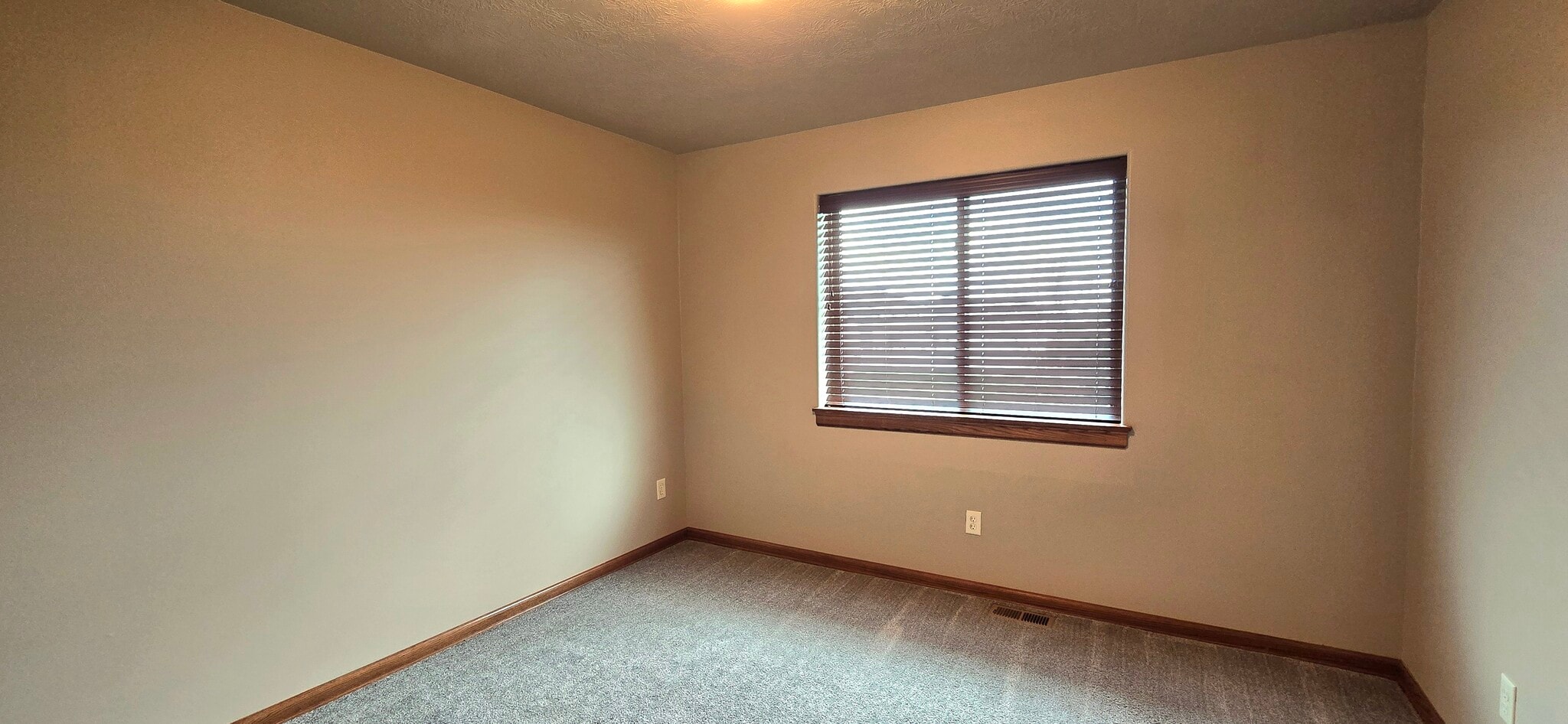 Bed 1, View 1 - 8413 W 53rd St