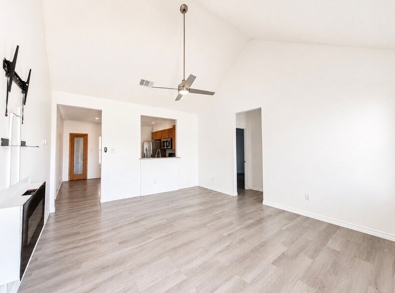 Building Photo - 703 Perry Ave