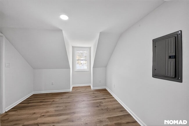 Building Photo - Charming Duplex 2BR + Upstairs 1BR Studio
