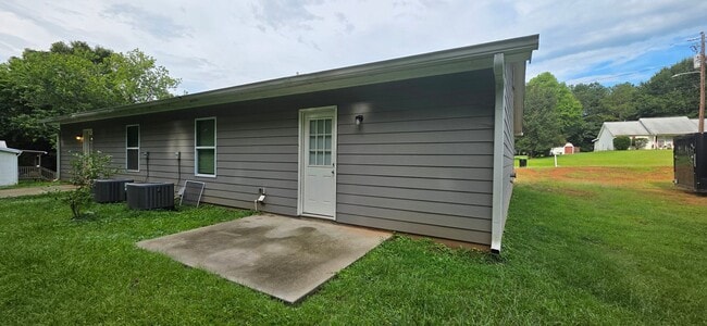 Building Photo - 234 Temple Terrace