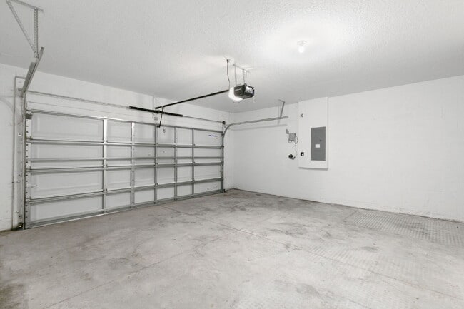 Building Photo - LIKE NEW Home For Rent in Avalon Park West!