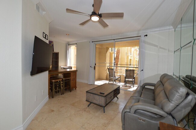 Building Photo - Beautiful and Bright Furnished, 1 Bd / 1 Ba  Condo w/ Pool View