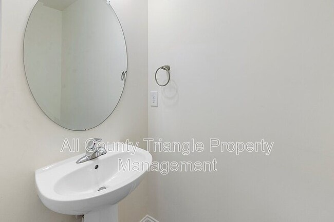 Building Photo - 2105 Nandina Trl