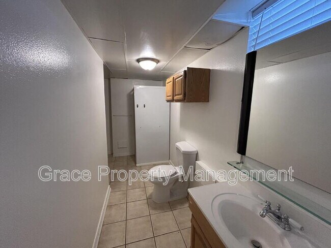 Building Photo - 9954 W Maryland Dr