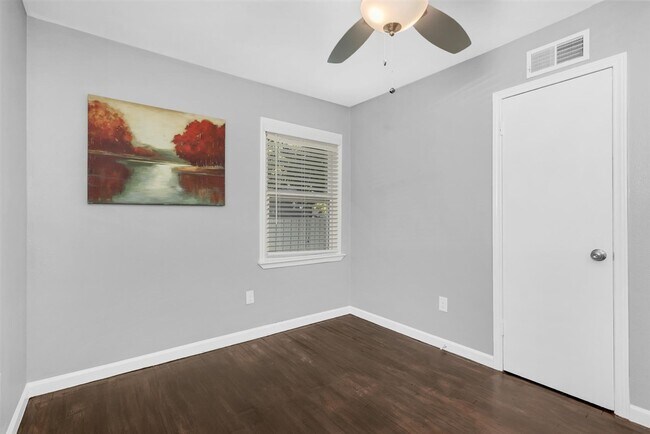 Building Photo - 3262 Kristen Dr