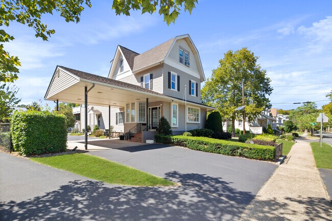 Building Photo - 829 Cinnaminson Ave