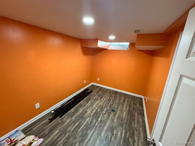 Building Photo - 41729 Broquet Dr