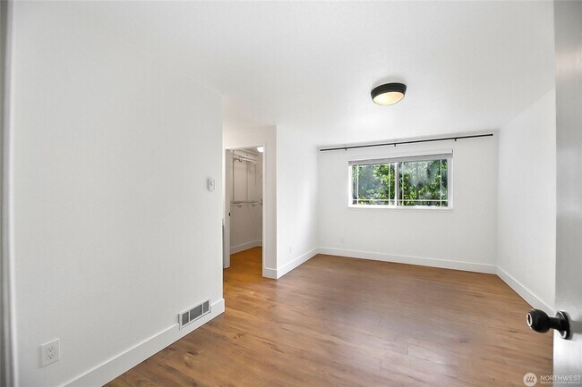 Building Photo - Fobes Hill Rental!