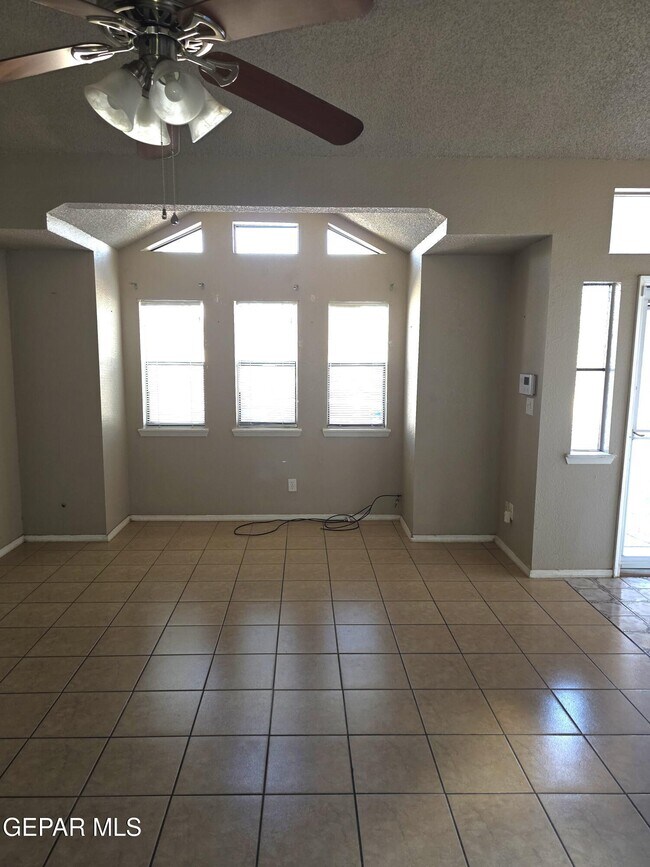 Building Photo - 10950 Delafield Dr