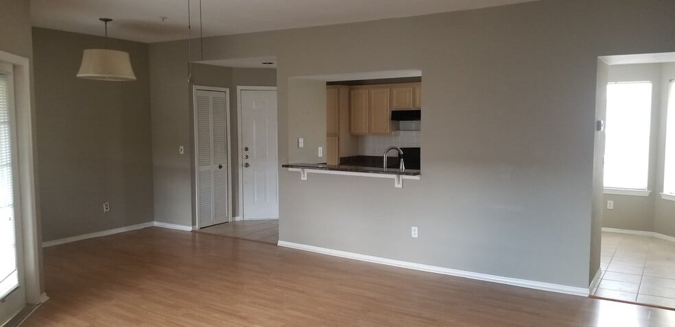 Building Photo - 404 Summit Ridge Pl