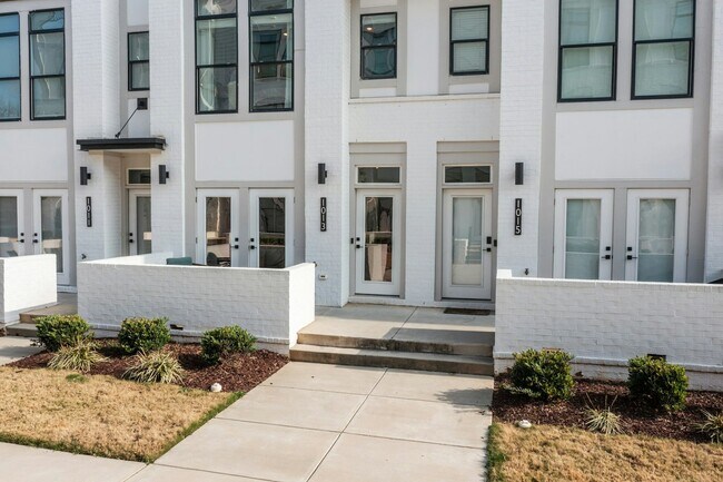 Building Photo - 1013 Wesley Terrace Ave