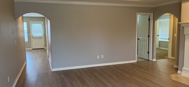 Building Photo - Cozy home in a convenient location.