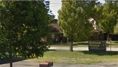 Building Photo - 293 S Main St