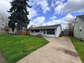 Building Photo - Darling Updated 3 Bedroom Ranch Located a Block from Glenwood City Park and Just a few Blocks fro...