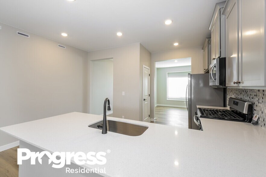 Building Photo - 9496 Yampa Ct