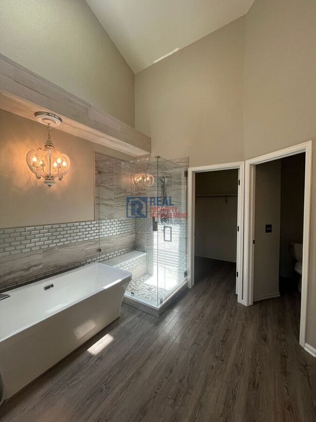 Building Photo - 9850 Carmel Ct