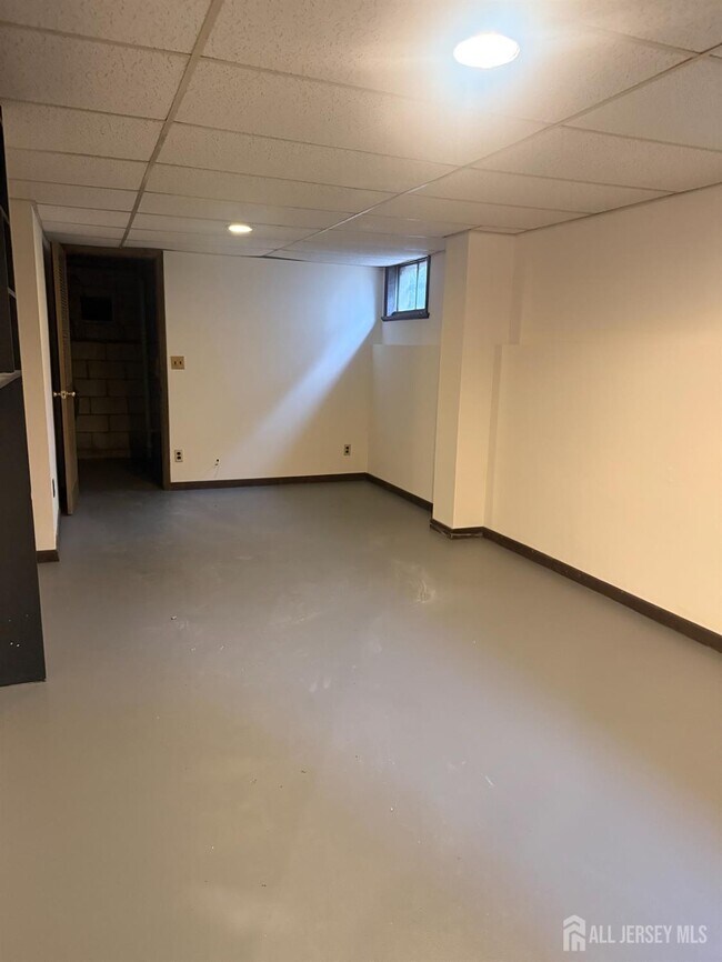 Building Photo - 710-712-712 Drake Ave