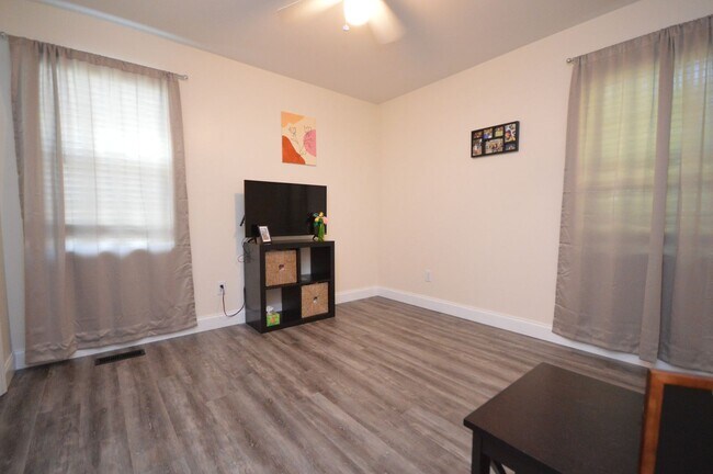 Building Photo - 4505 Whistling Way