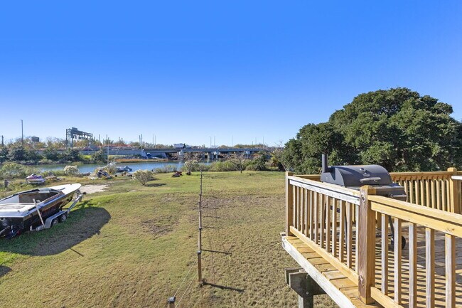 Building Photo - Beachside Living with Beautiful Bay Views