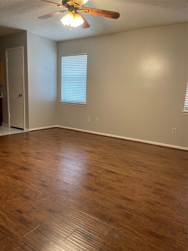 Building Photo - 9217 Carousel Ln