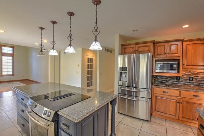 Building Photo - Forsyth Home!  4 Beds 3.5 Baths with Finis...