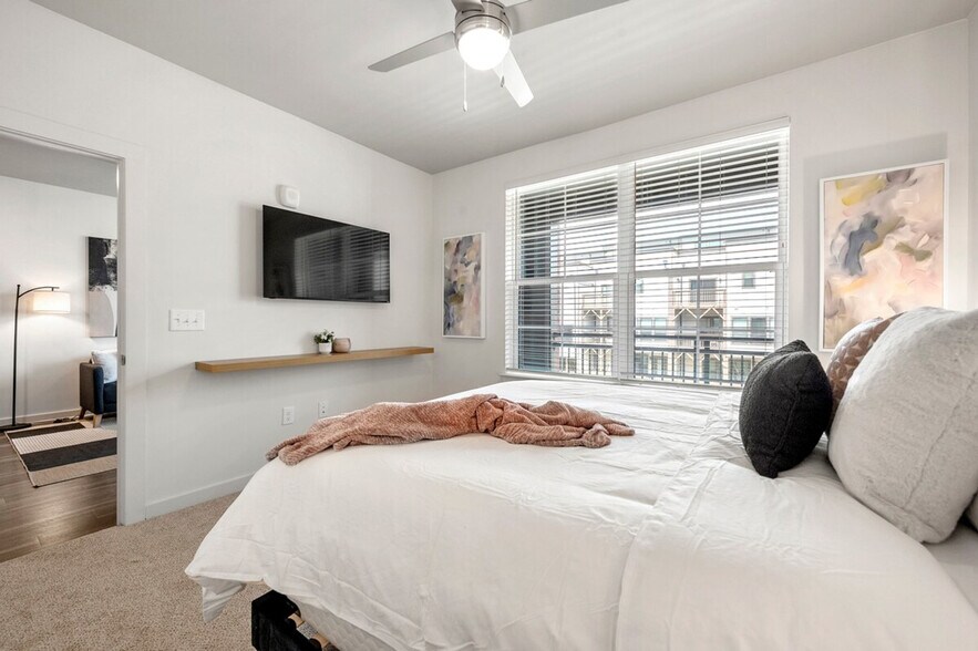 Building Photo - 2048 Bolton Dr NW