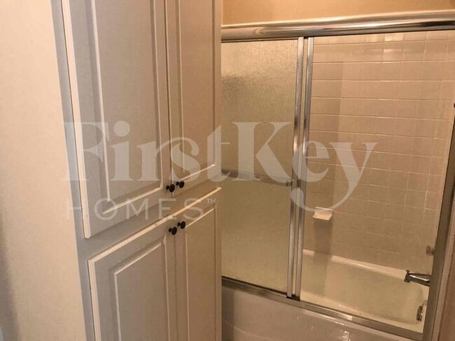 Building Photo - 1609 Flat Rock Dr SW