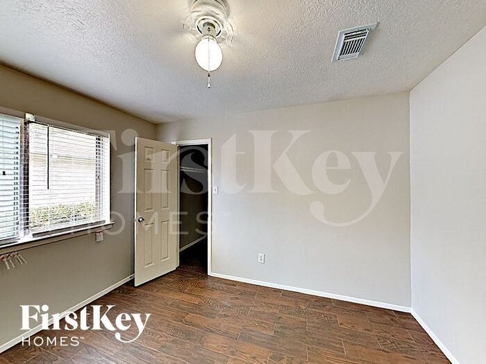 Building Photo - 7250 Lost Fable Ln